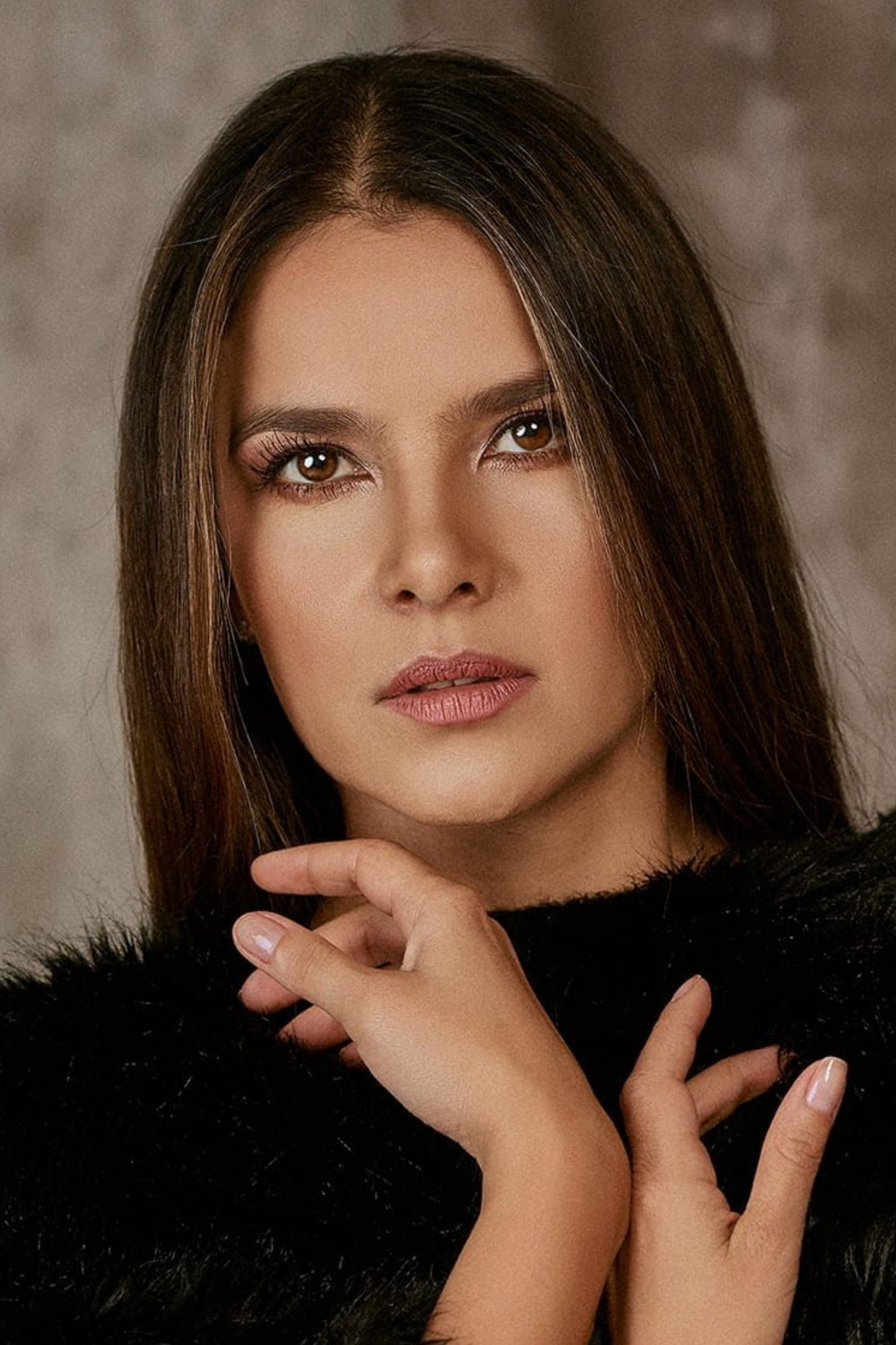 Adriana Silva as Paola in Allá te espero