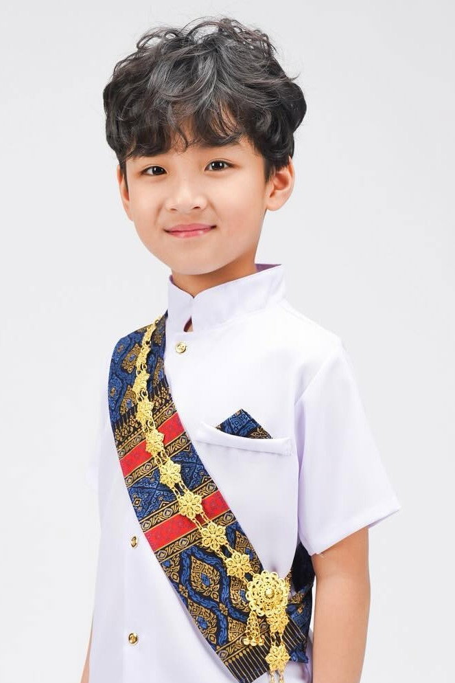 黃梓曜 as Yu in Back Home