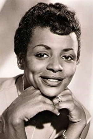 Olive Moorefield as Zaza in Monpti