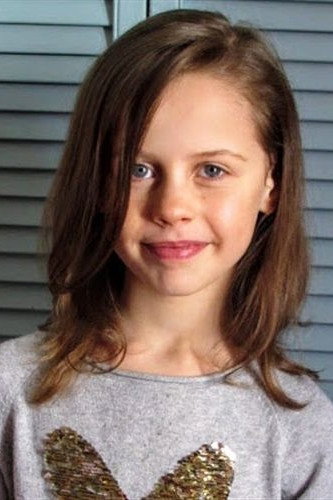 Stella Fenouillet as Zoé in A Bun in the Oven