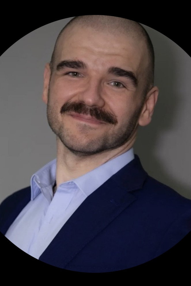 Declan Gill as Security Guard in Chasing Millions