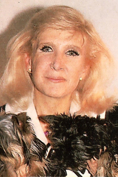 Paloma Hurtado as Cándida in Magical Witches