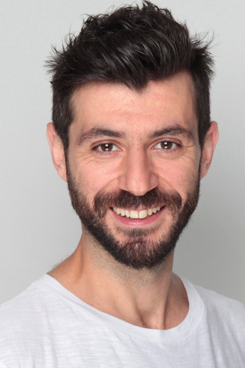 Yiğit Çakır as Akif İnan in The Seven Beautiful Men