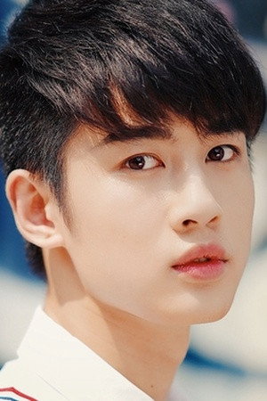 Yi Heng as Qin Lixing in Love and Deceit