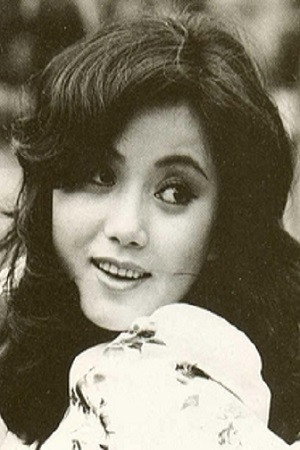 Wang Ping as Jiangxi neighbor in Eight Thousand Li of Cloud and Moon
