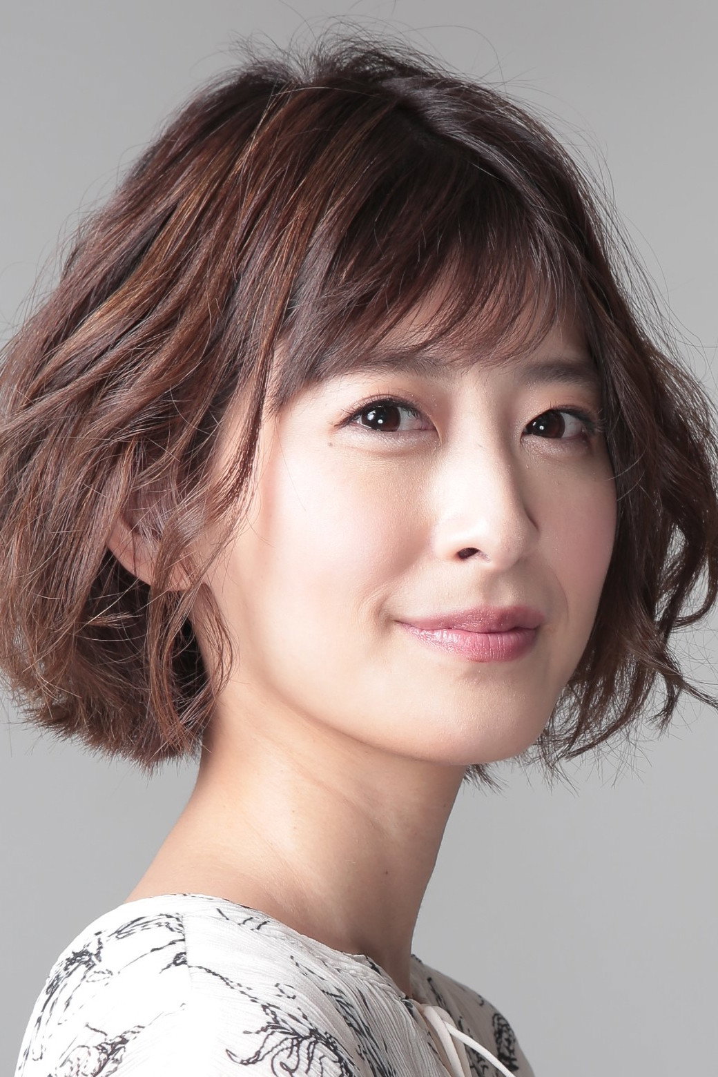 中村慈 as Ichika Ōmori (voice) in My Girlfriend Is Shobitch