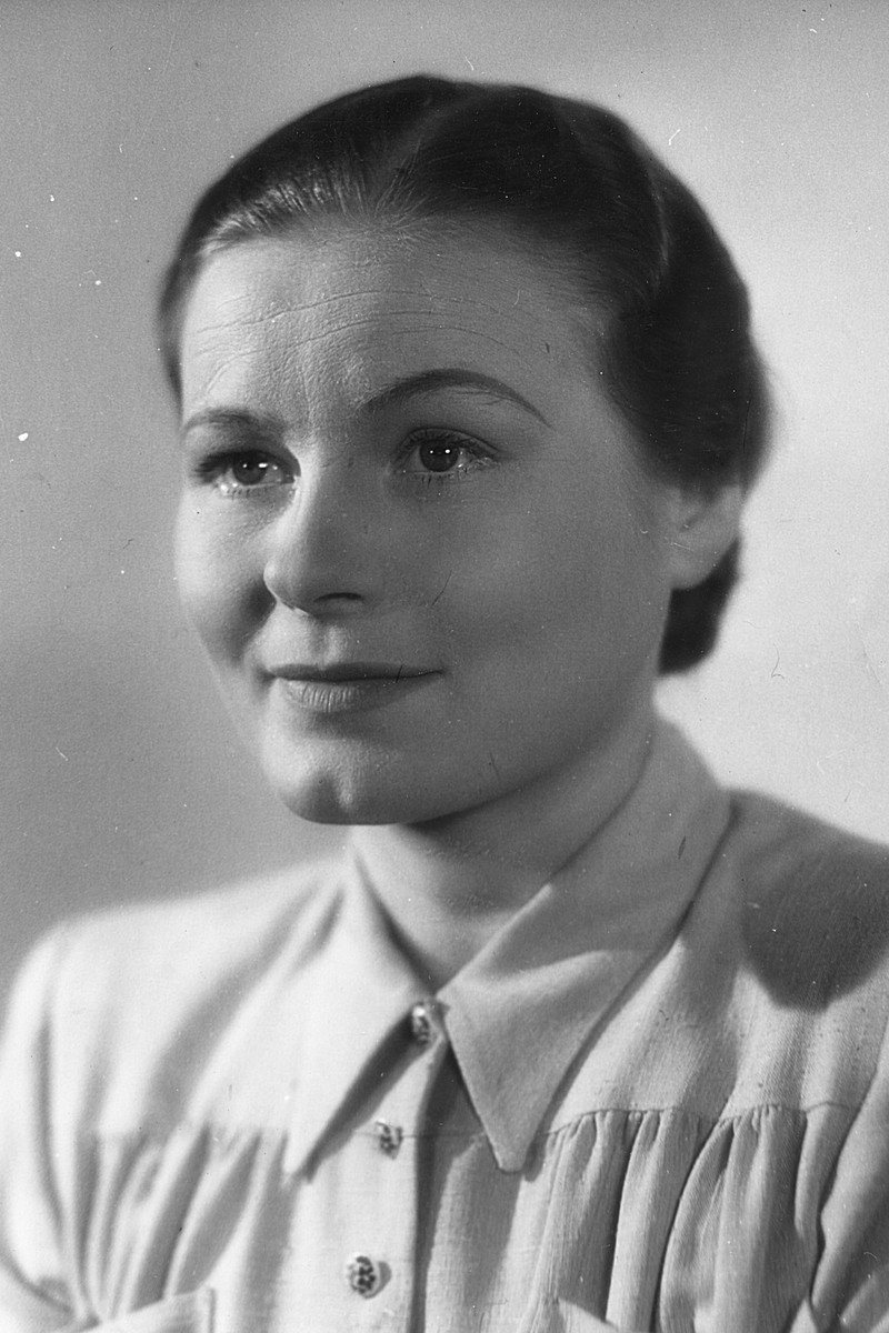 Emma Väänänen as Hanna Perttula in Minä ja mieheni morsian