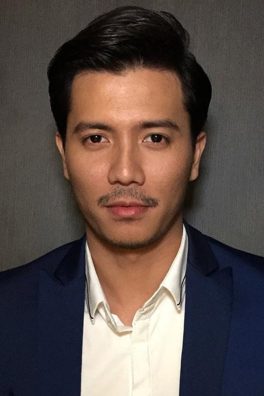 Fattah Amin as Falliq in Memberku Hawa