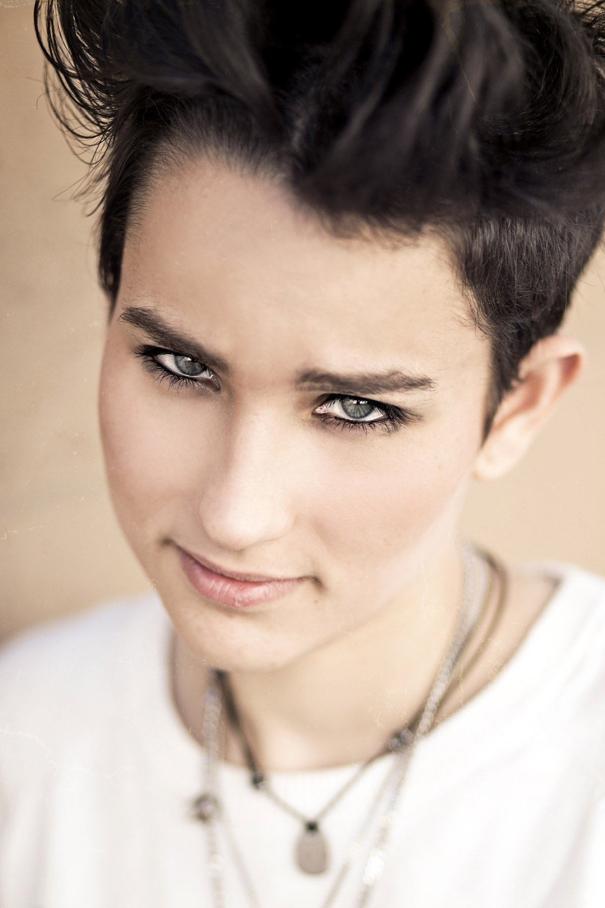 Bex Taylor-Klaus as Taylor in Hell Fest