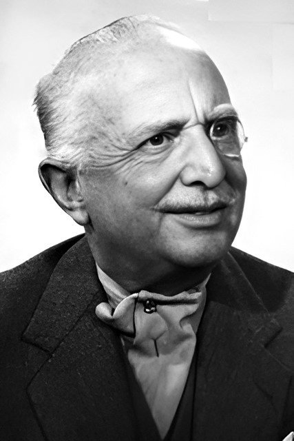 Roger Maxwell as Mr. Simmonds in Ha'penny Breeze