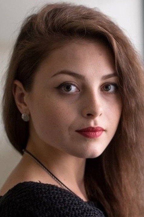 Анастасия Тюнина as Galya in Селфи с судьбой