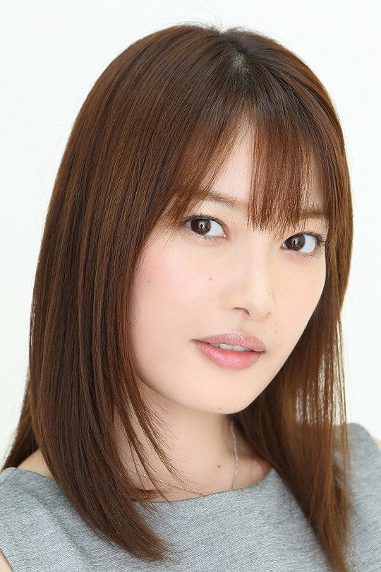 中山絵梨奈 as Ueno Saori in Goldfish Club