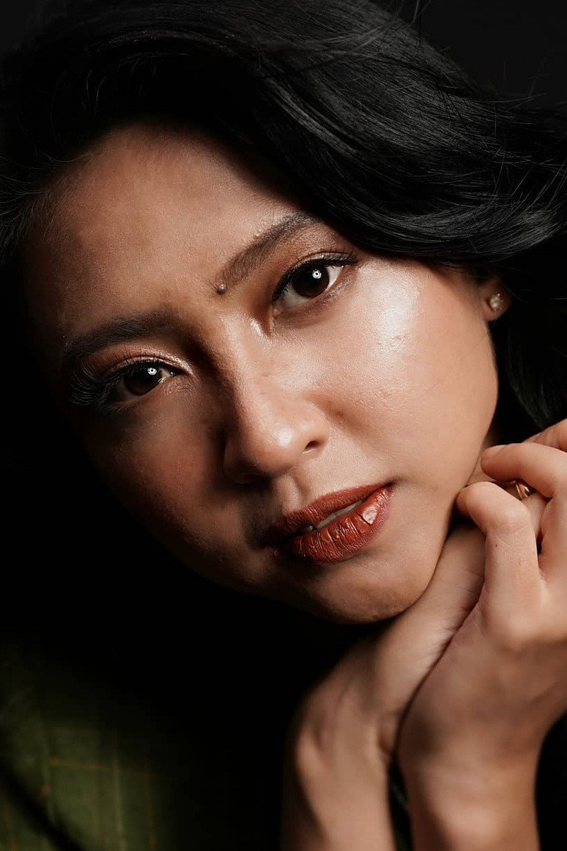 Eka Nusa Pertiwi as Retno in Hitam