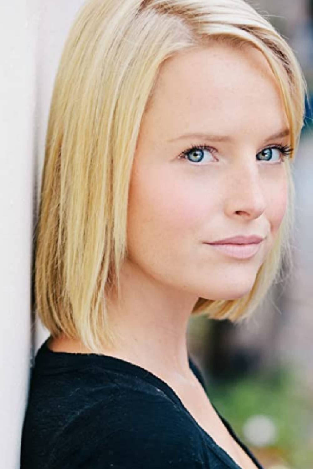 Sarah Smyth as Justine Lockhart in Cedar Cove