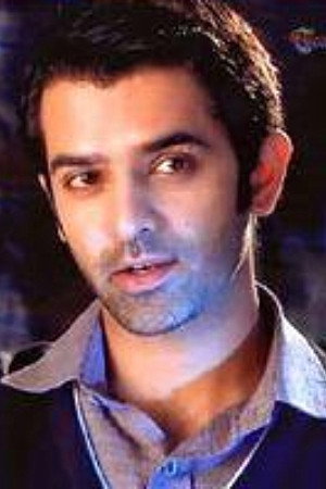 Bilal Aya as Fouad in Eastpak