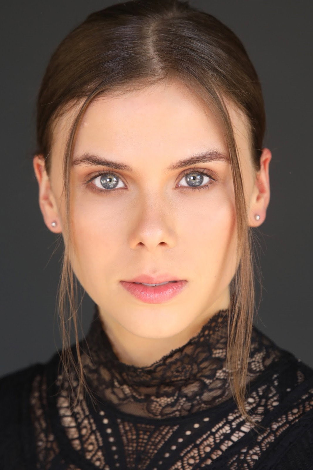 Maren Hill as Tess in Ashes, Ashes, We All Fall Down