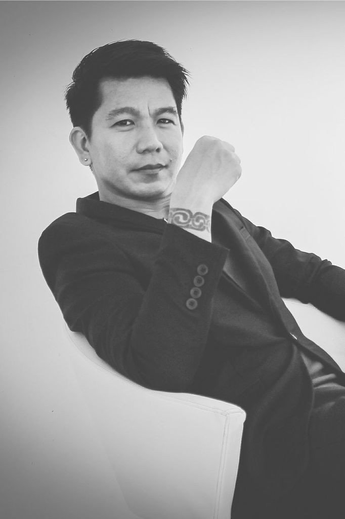 Sol Eugenio as Tatay in Persona Non Grata