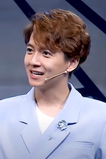 Ngô Kiến Huy as Ca Sĩ in Anh Trai "Say Hi"