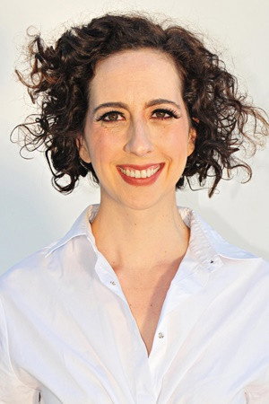 Marianna Armellini as Odete in Bate Coração