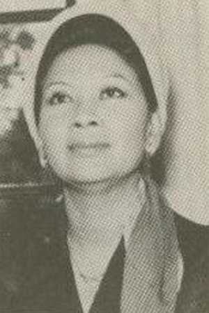 Tuty S as Tante Lily in Dan Bunga-bunga Berguguran