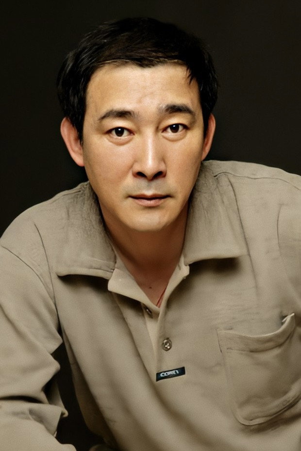 Fan ZhiQi as 爱新觉罗·多尔衮 in 庄妃轶事