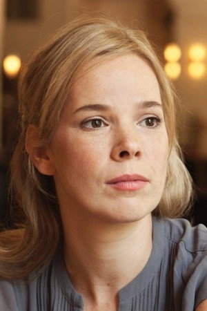 Milena Dreißig as Mutter Ulrike in Rabenmütter