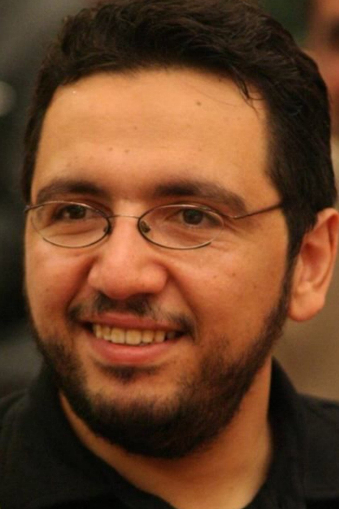 Belal Fadl as الشاب الثوري in Romantic Sayed