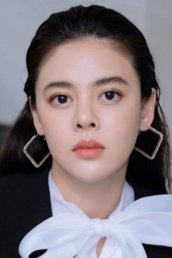 พัสกร พลบูรณ์ as Euy in Bpee Kaew Nang Hong