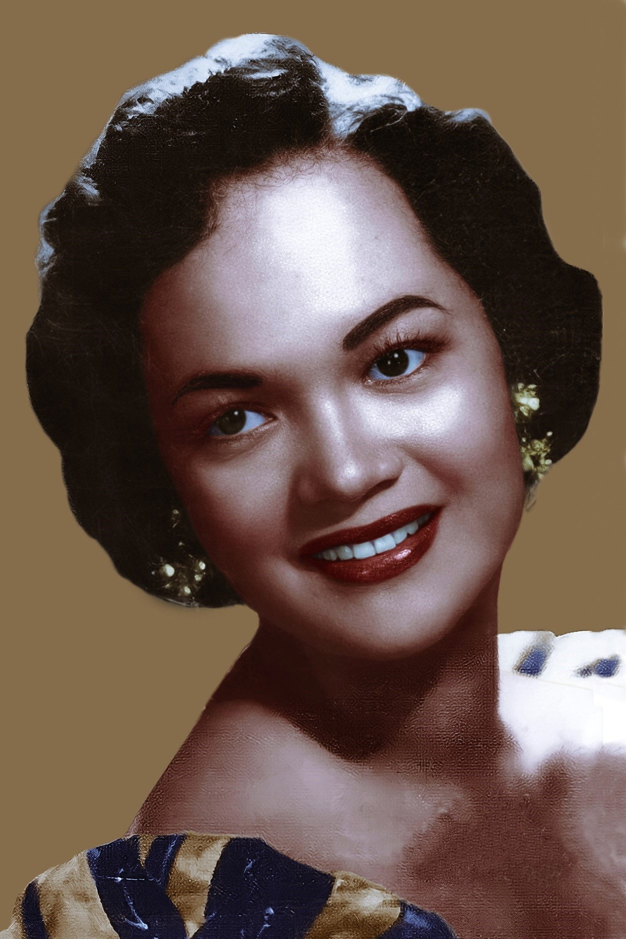 Sylvia La Torre as Doña Estrella Bartolome in Jack & Jill