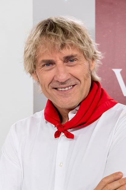 Julian Iantzi as Host in Vive San Fermín