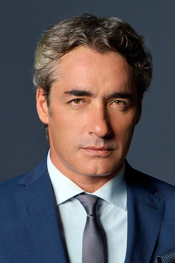 José Luis Repenning as Self - Host in Efecto Mariposa
