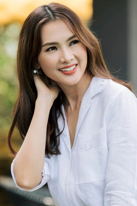 Anh Thư as Self - Mentor in The Face Vietnam