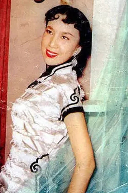 Kau Ping as Shiliu in Three Charming Smiles