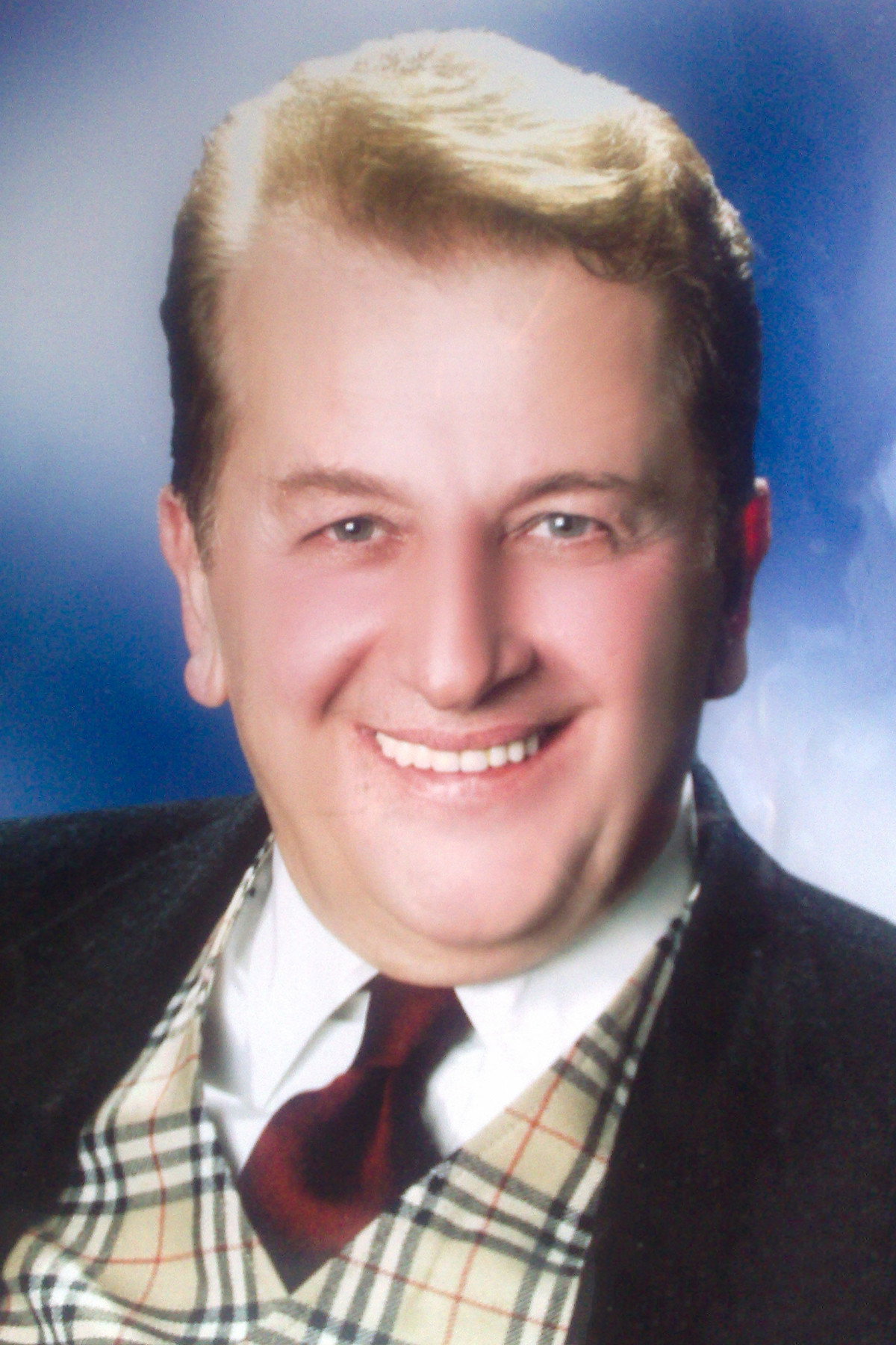 Atilla Arcan as Şemsi Hoca in Dilek Ağacı