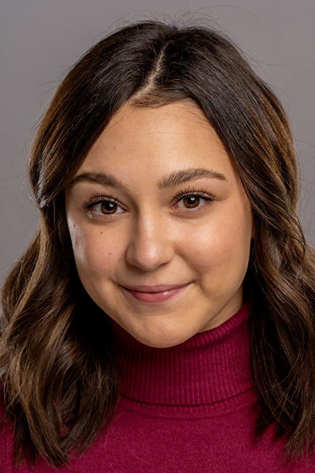 Avery Pizzuto as Iris Mendoza in An Unsweet Fix