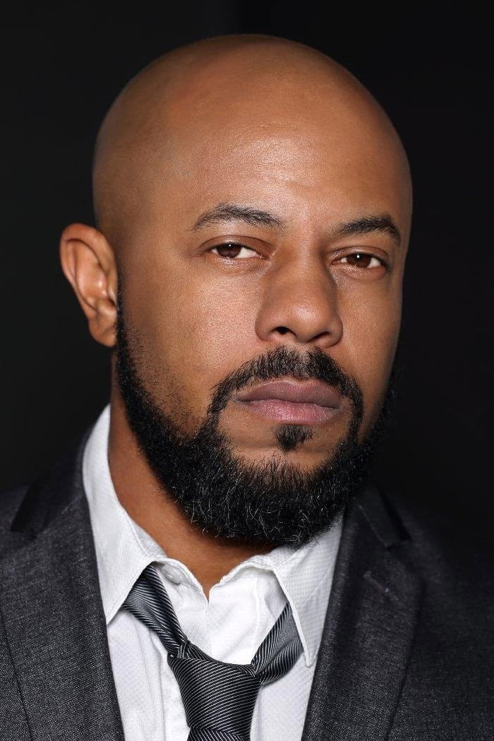 Rockmond Dunbar as Dr. Robinson in Head Cases