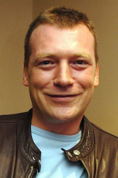 Colin Buchanan as Hodge in (All Quiet on the) Preston Front