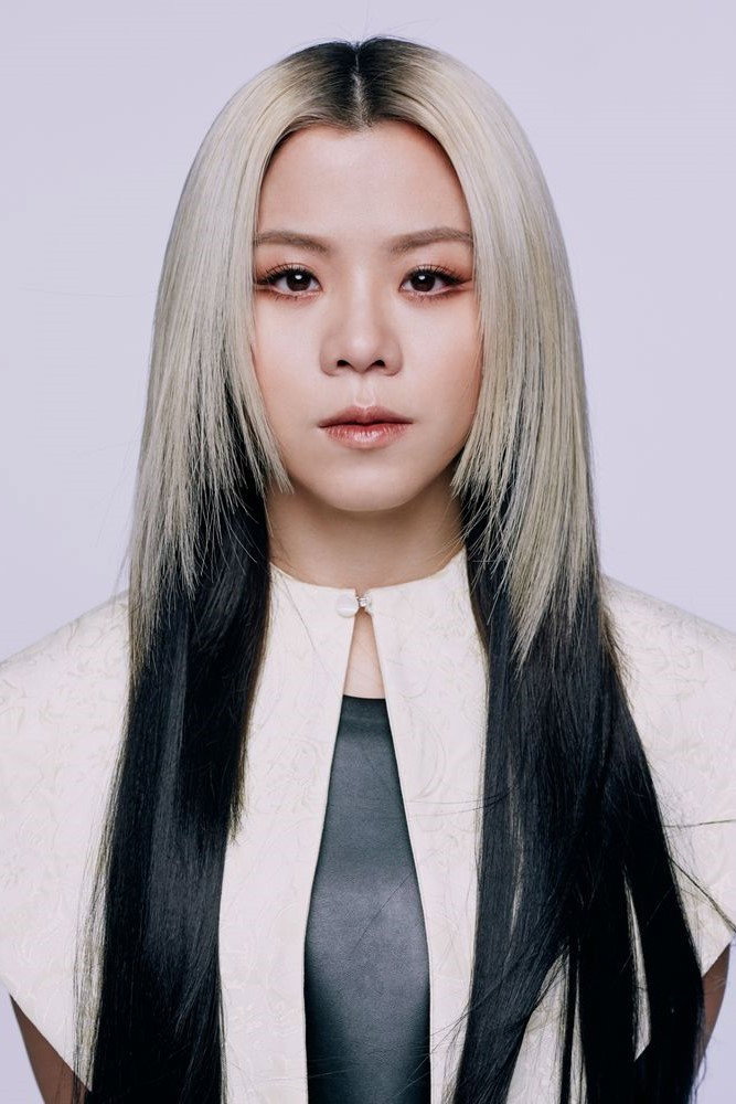 沈貞巧 as 陳嘉雯 in Sparks