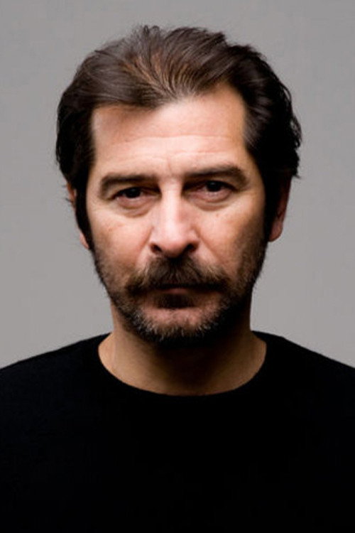 Uğur Polat as Aziz in Gecenin Kraliçesi