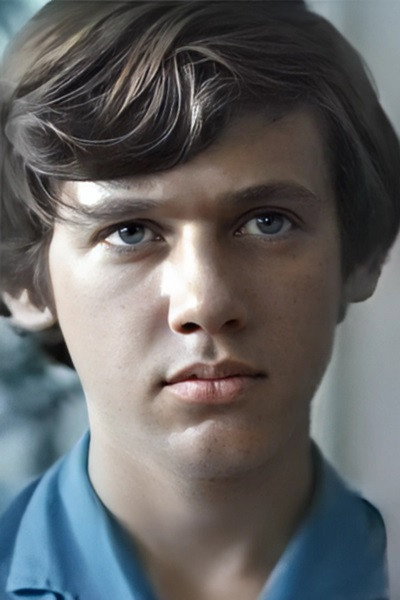 Alyosha Semyonov as Kot'ka in 13 orders