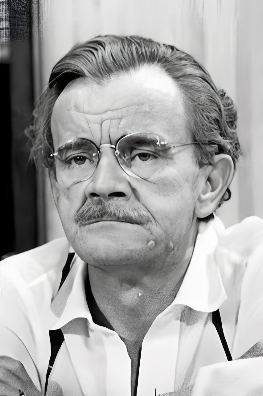 Wellington Botelho as Euzébio in Salário Mínimo
