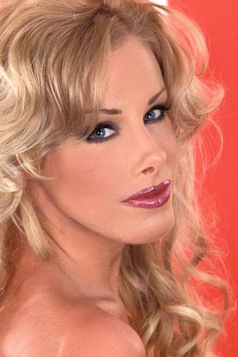 Nicole Sheridan as Kim Read in Bikini Girls from the Lost Planet