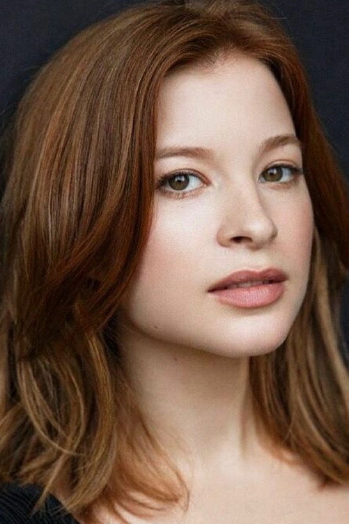 Stacey Farber as Darby Spencer in The Spencer Sisters