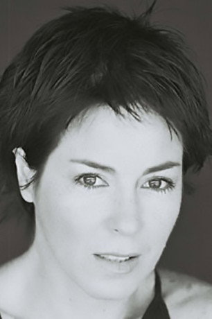 Yvonne Caro Caro as Isabel in Sudor amargo