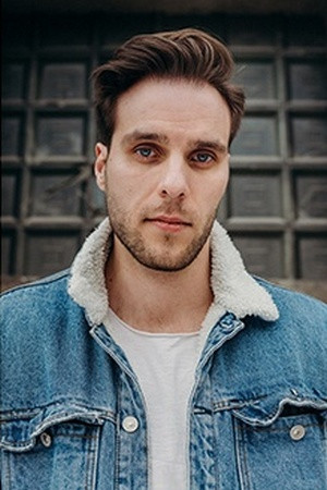 Karol Olszewski as Przemek in Karolina