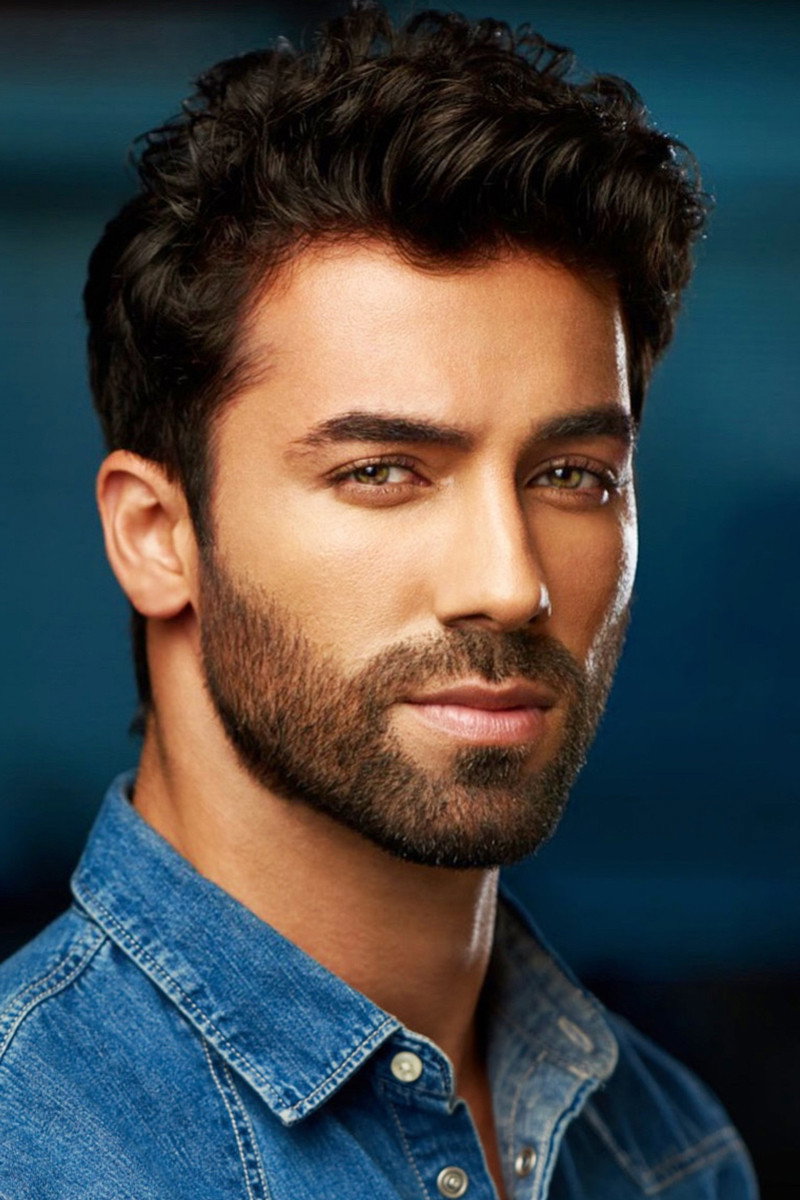 Thomas Darya as Charlie Ward in 3 Bed, 2 Bath, 1 Ghost