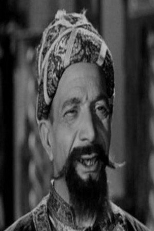 Mahmoud Lotfy as ساعى بالمحل in Ahlam Al-Banat