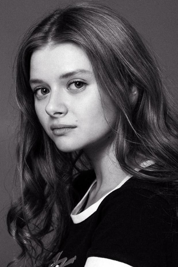 Alyssa Lozovskaya as Keia in The Shape of Invisible Skies