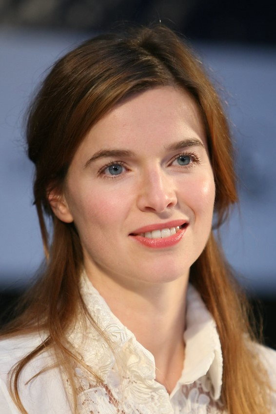 Thekla Reuten as Frida von Oorten in Hotel Lux