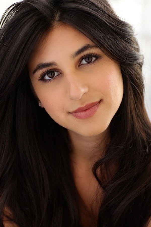 Shlomit Azoulay as Elaina Cohen in Tahara